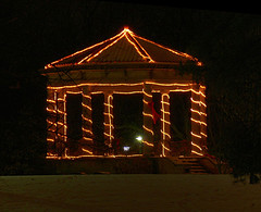 Arredo giardino gazebo con luci.